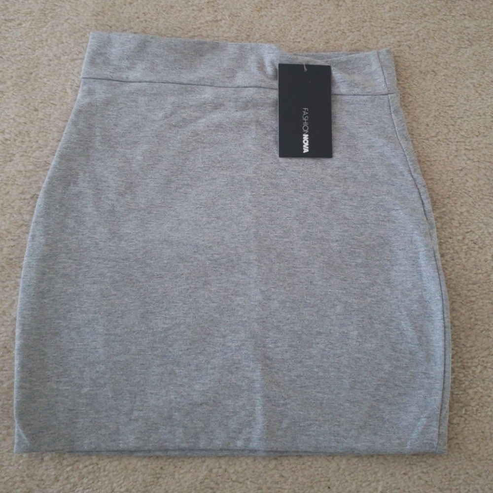 Fashion Nova gray mini skirt